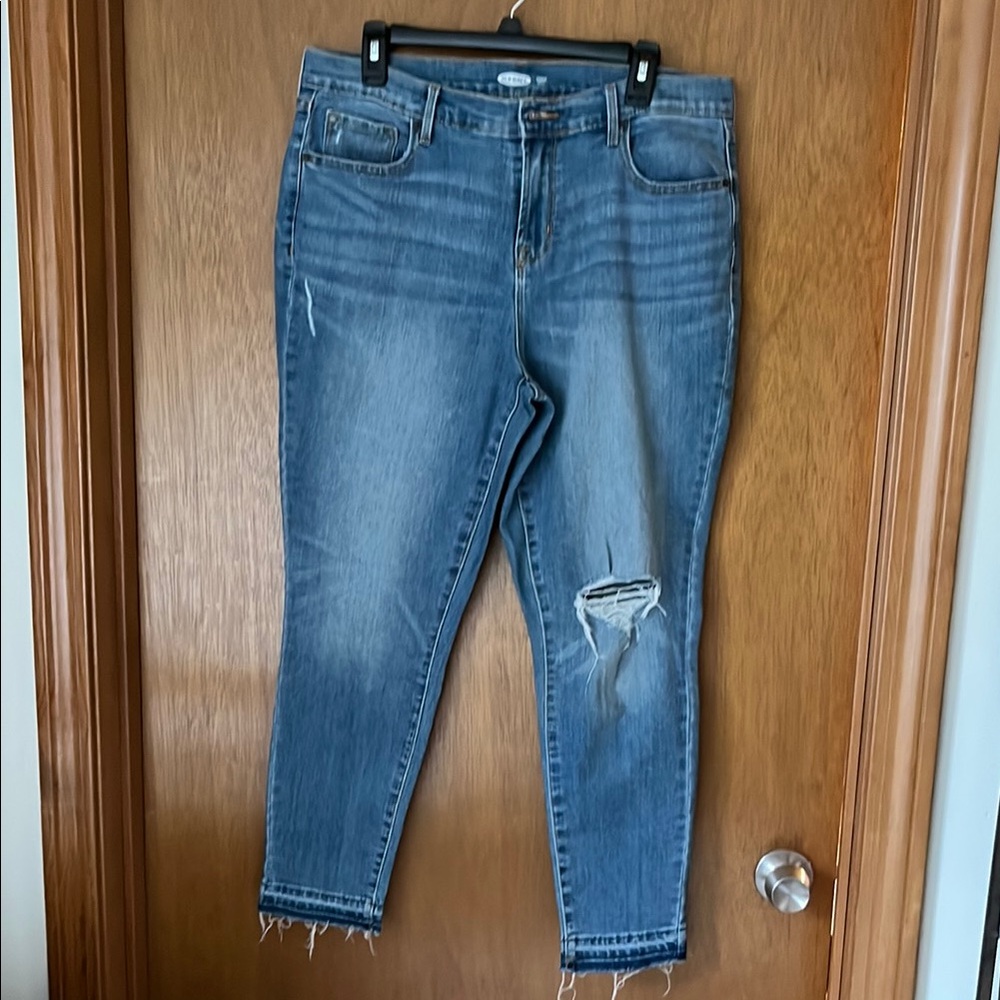 Old Navy Curvy Skinny Distressed Jeans